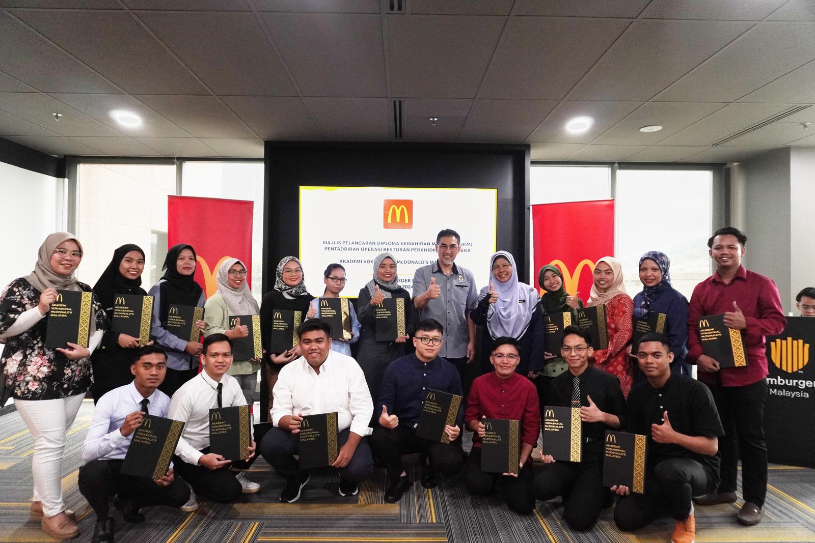 20 Perantis Akademi Vokasional McDonald S Malaysia Melanjutkan