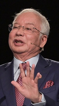 Najib's 'illogical' spin on 'cash is king' draws criticism