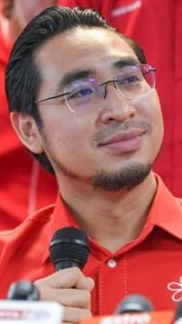 Wan Fayhsal dikecam, ucap 'Selamat Pengantin Baru' pada Najib