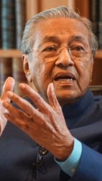 'Mohon maaf atau disaman' - Dr M cabar Zahid bukti dakwaan 'bukan Melayu'