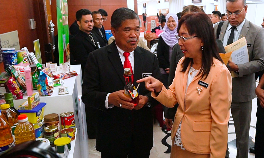 Palm oil press conference held at Malaysian parliament