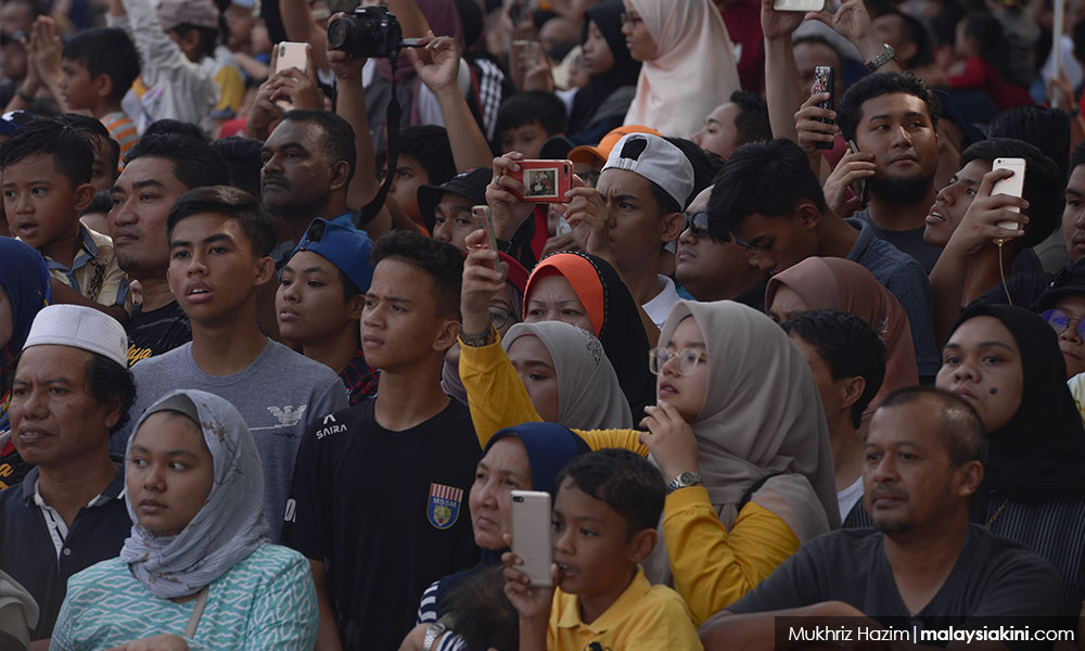 Split opinions over 'job guarantee scheme' proposal
