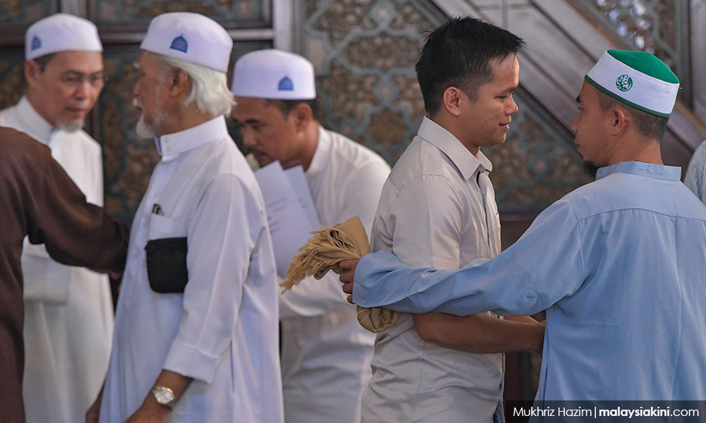 Alcohol-based hand sanitiser can be used when performing prayers - FT mufti