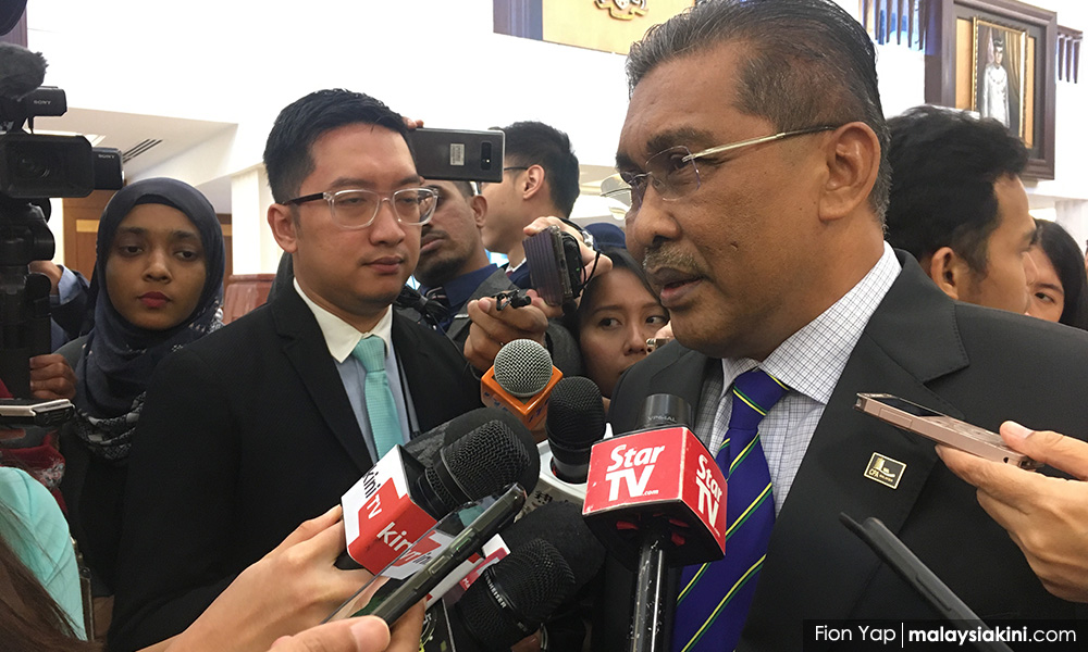 'Jika benar mahu undang-undang antilompat parti, pecat Adun di P Pinang dulu'