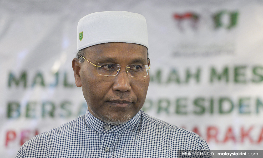 PAS leader suggests Dr M a 'coward' for working with DAP