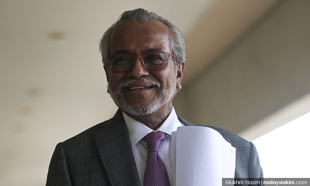 Judge suggests trial at Selayang market as Shafee threatens to quit