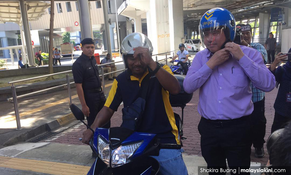 Muhyiddin takkan dapat lari dari parlimen - Loke