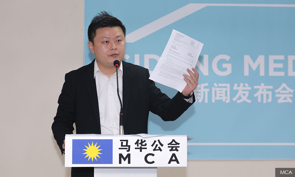 “请张玉刚先去读法律”,马华抨社青团不尊重国徽