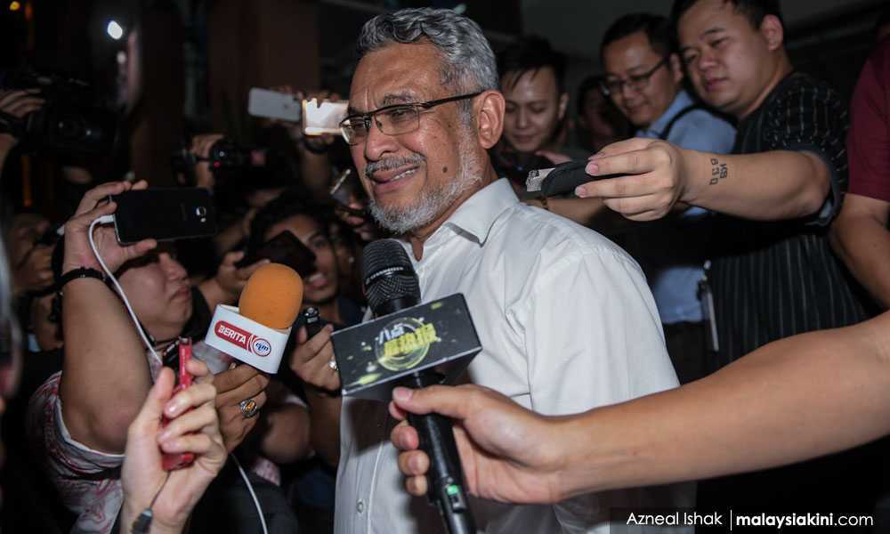 Amid Covid-19 outbreak, Najib and Khalid banter over blame