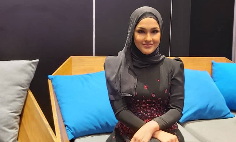 Elfira tanam sikap positif demi masa depan anak