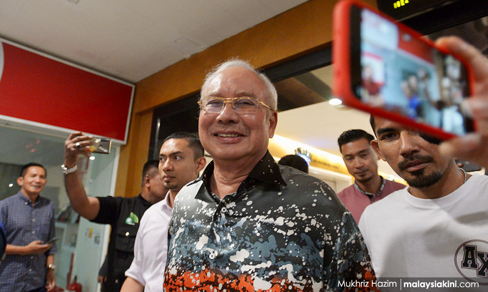 Najib mocks Sabah gov't but shoots himself in the foot instead