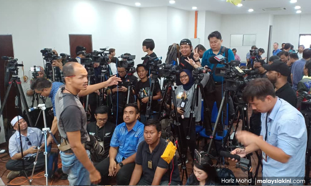 Protect media from Covid-19 by halting in-person briefings, gov’t urged