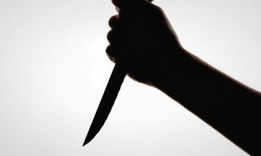 Bank guard kills man who held woman hostage in robbery bid