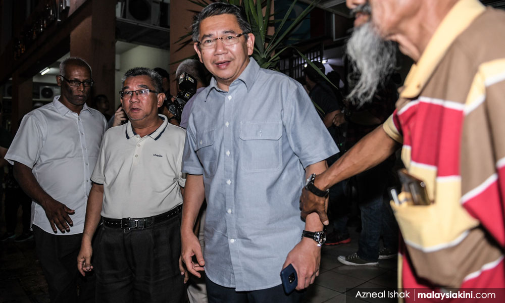 Bubar DUN Johor dulu, kata Salahuddin pada Umno