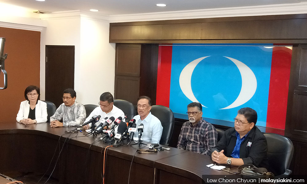 Anwar:  Dr M bukan lagi anggota PH