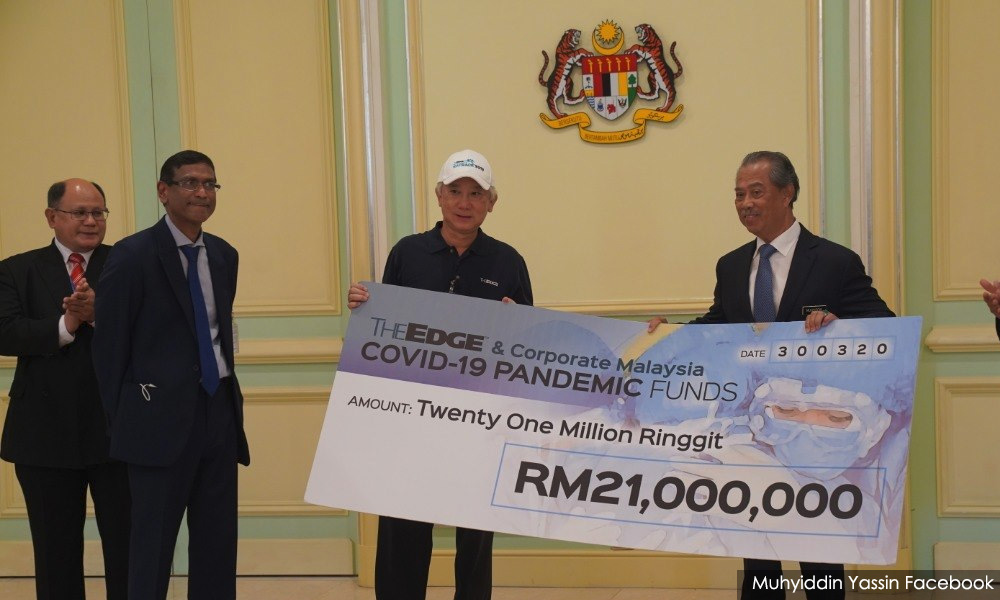 Muhyiddin receives cash donations totalling RM4.25m for Covid-19 fund