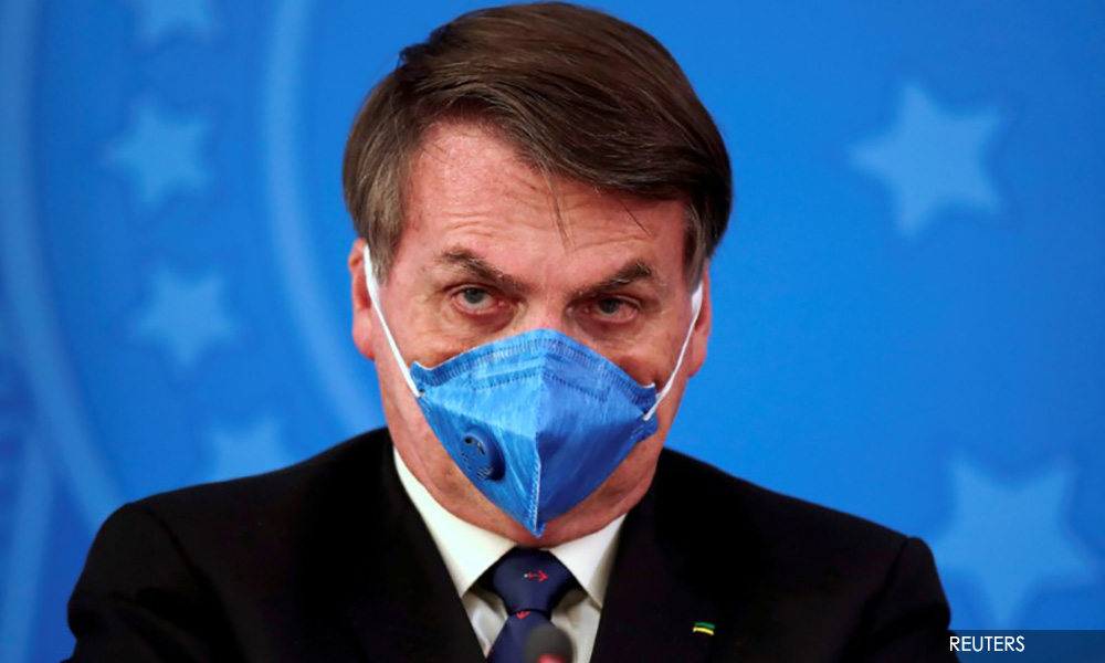 Bolsonaro visits market to press need to keep Brazil going during pandemic