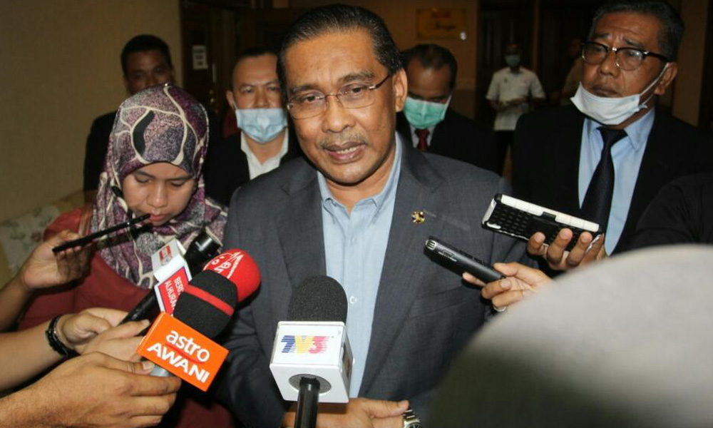 COMMENT | Keep the politicians out