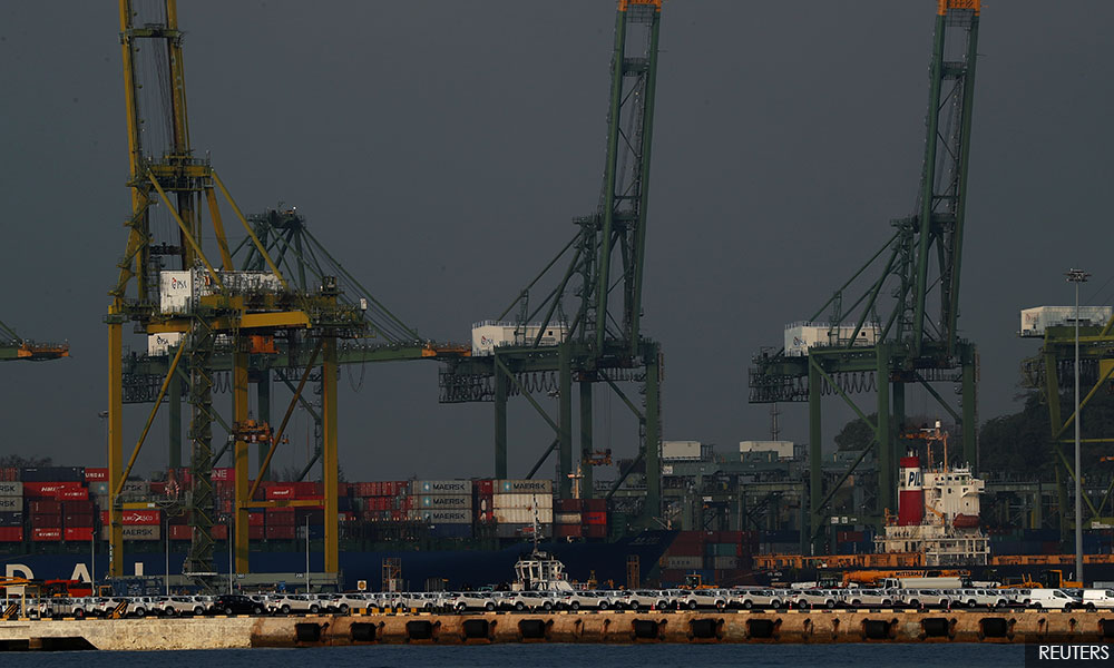 Malaysia travel ban, virus pushes S'pore closer to first recession in two decades
