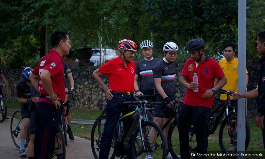 Menteri Naik Basikal Aktiviti Mat Lajak Dilapor Pada Mb Johor Semasa