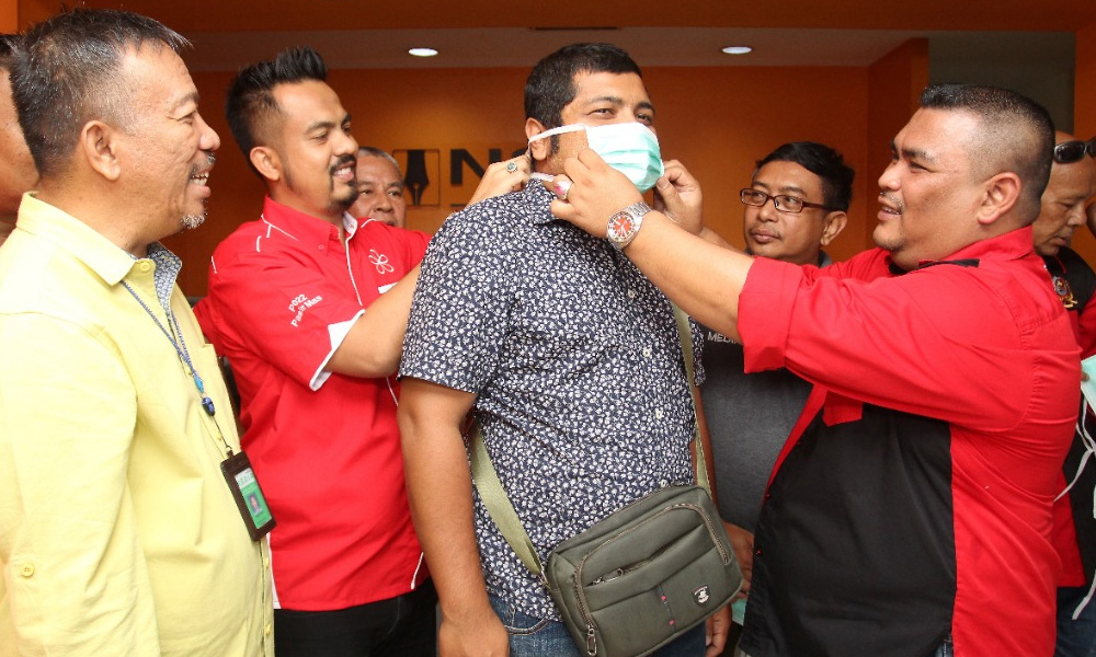 Media Kelantan terima sumbangan topeng muka, pembasmi kuman