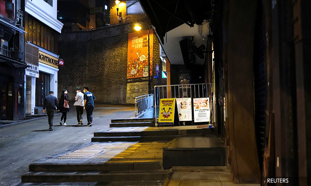 Hong Kong to ban all tourist arrivals, weighs halt of alcohol in bars