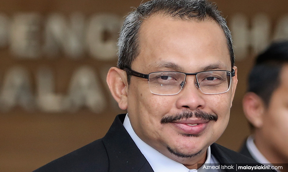 Wang masuk ke akaun Najib tak salah, belanjakannya salah - Dzulkifli