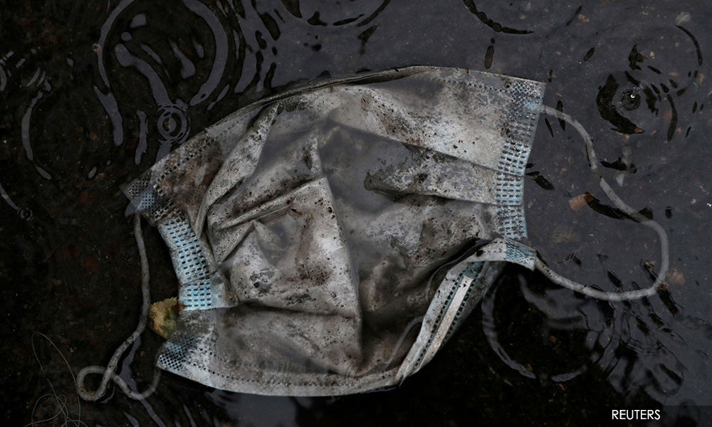 SURAT | Pelitup muka pakai buang dianggar tambah 62,000 tan sisa plastik setahun