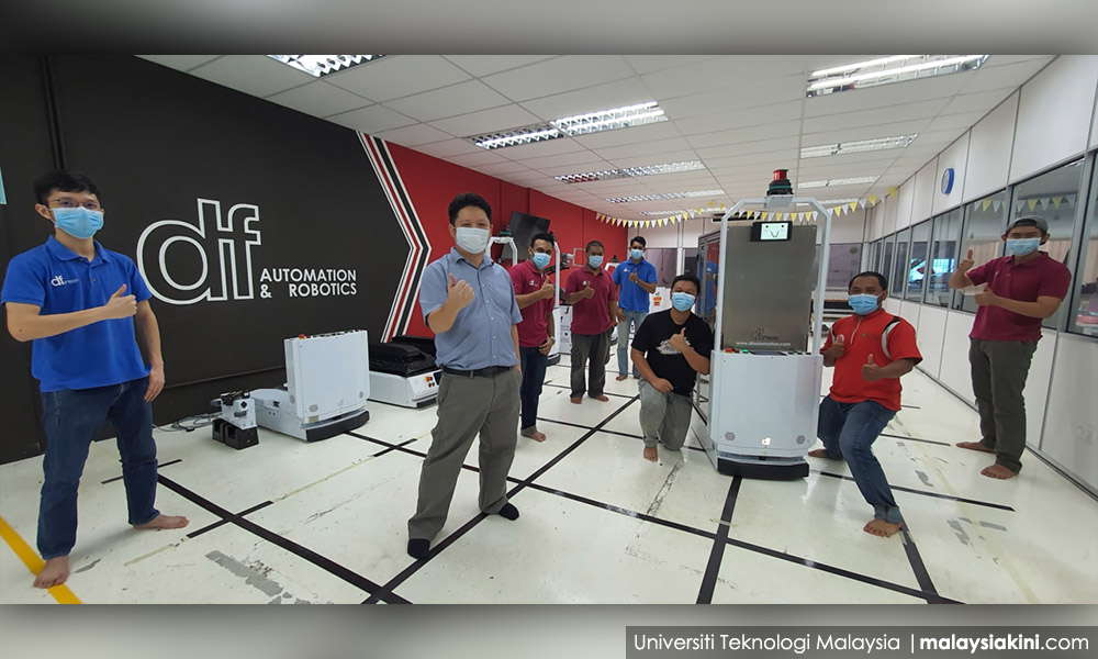 UTM, partners create 'Makcik Kiah 19' delivery robot