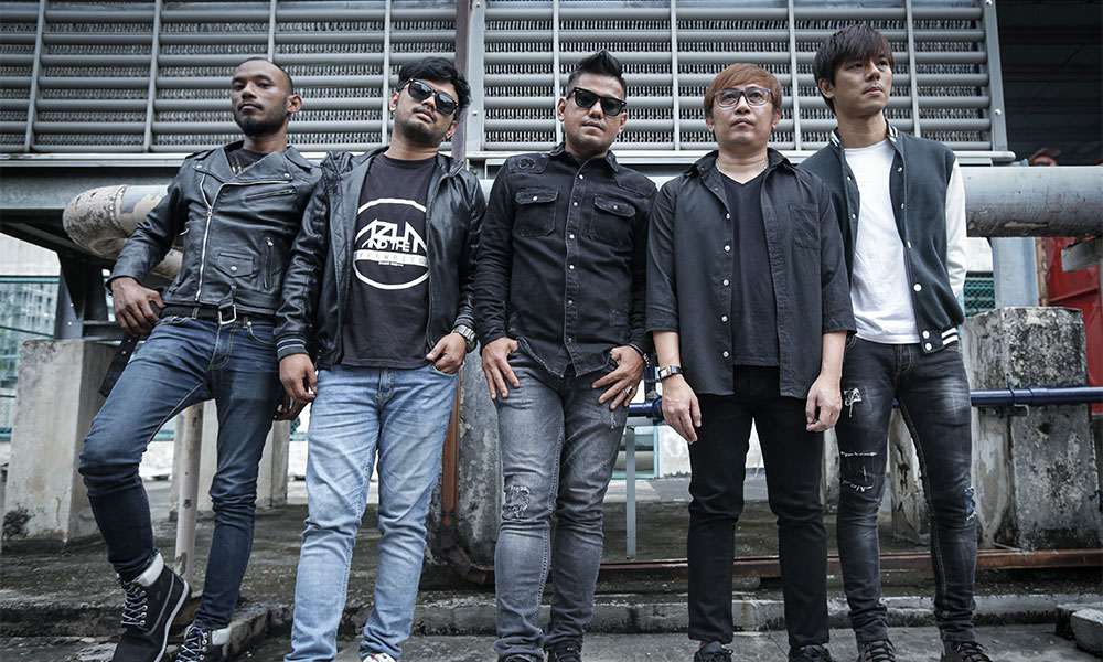 Azlan & The Typewriter ucap terima kasih dengan Barisan Hadapan