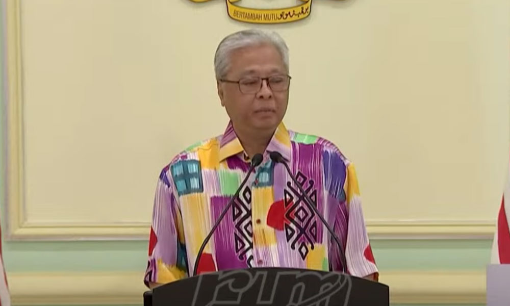  Ismail  Sabri  s sumptuous batik  shirts get compared to 