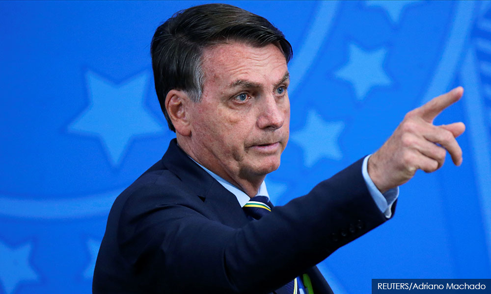 Bolsonaro fires health minister, calls to reopen economy