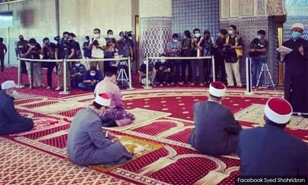 After viral mosque photo, Ismail urges media to observe social distance