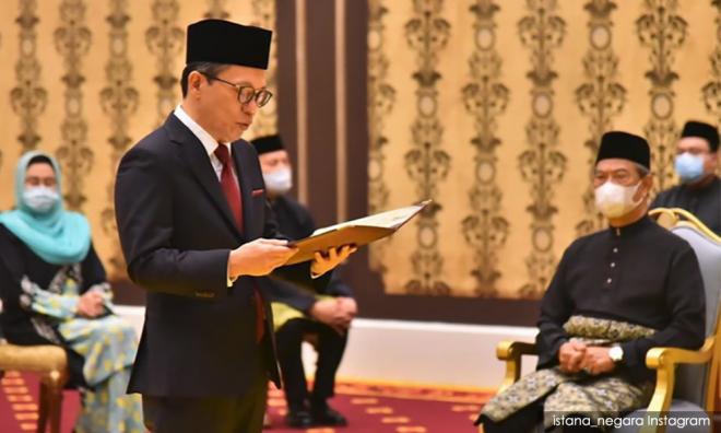 Malaysians Must Know The Truth Ti Lian Ler Azam Baki Take Oath Of Office Before Agong