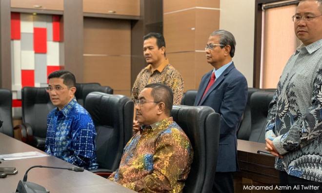 Azmin bidas 'orang gila kuasa' ketika spekulasi tukar k'jaan sekali lagi