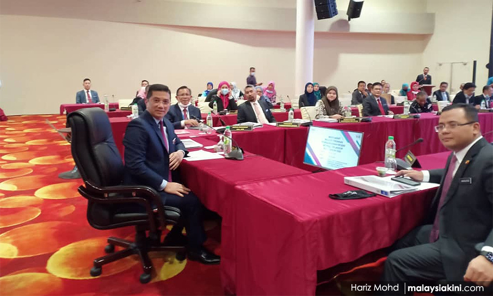 Azmin puji Amirudin lakukan tugas dengan baik di S'gor