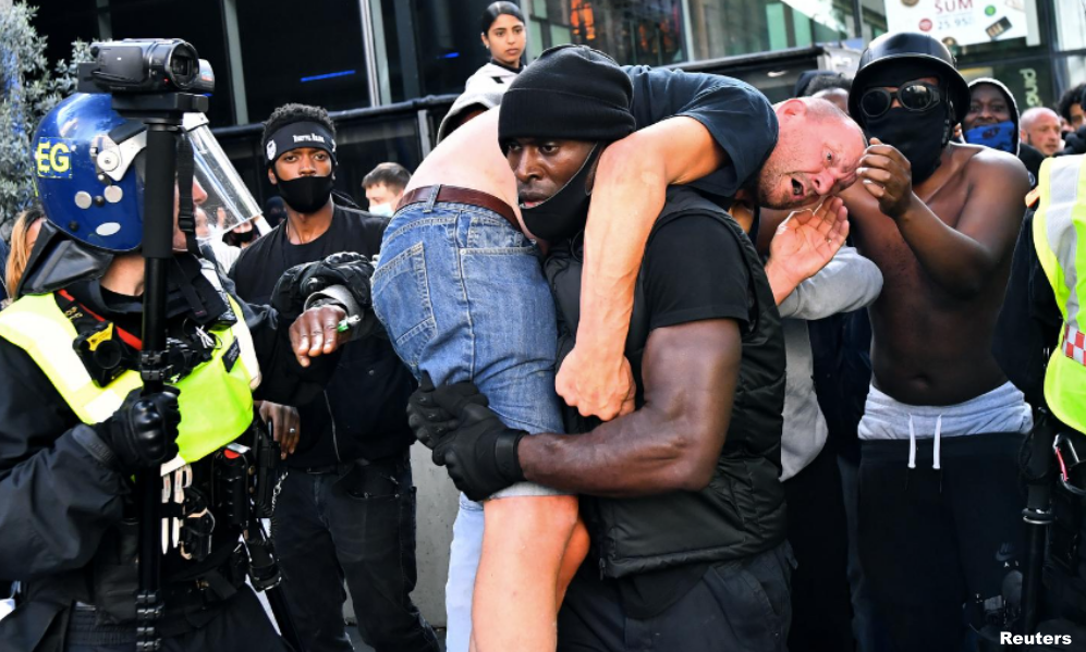 'It was the right thing to do', says man in London anti-racism picture