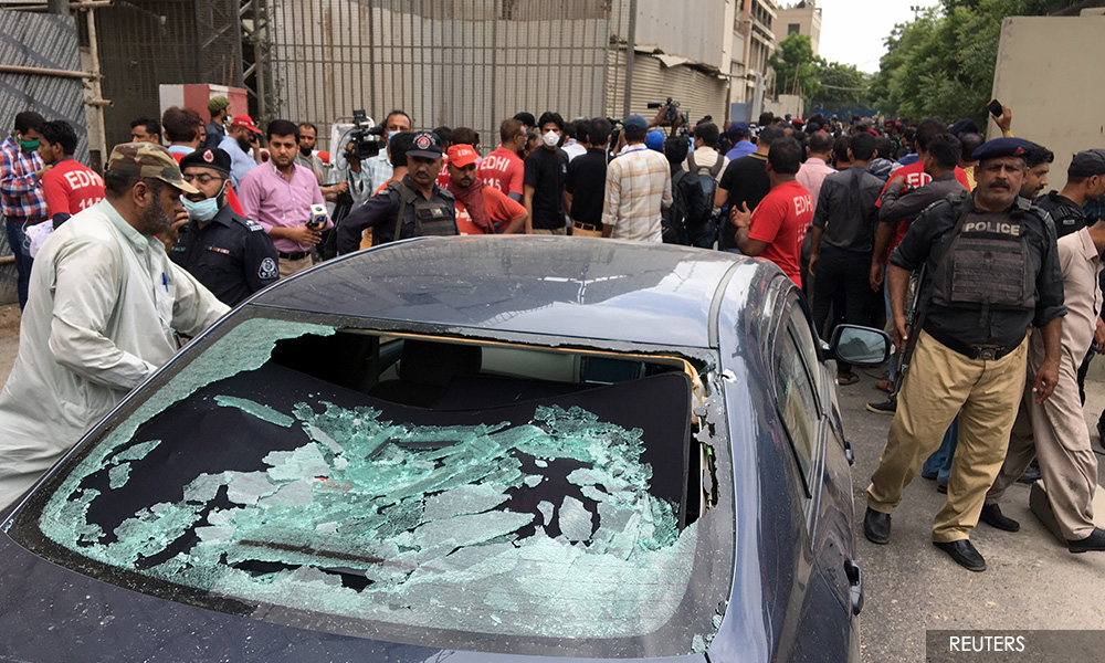 Gunmen attack Pakistani stock exchange, six killed - police