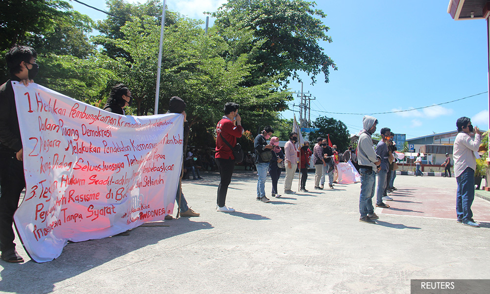 Indonesian court finds seven West Papuans guilty of treason