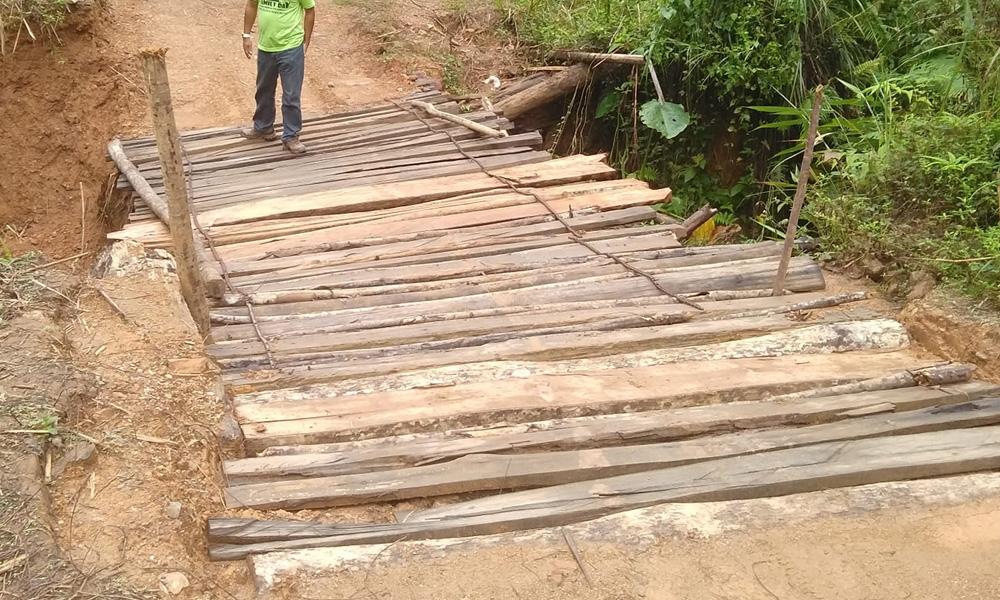Orang Asli villagers repair roads, bridges to send children to school