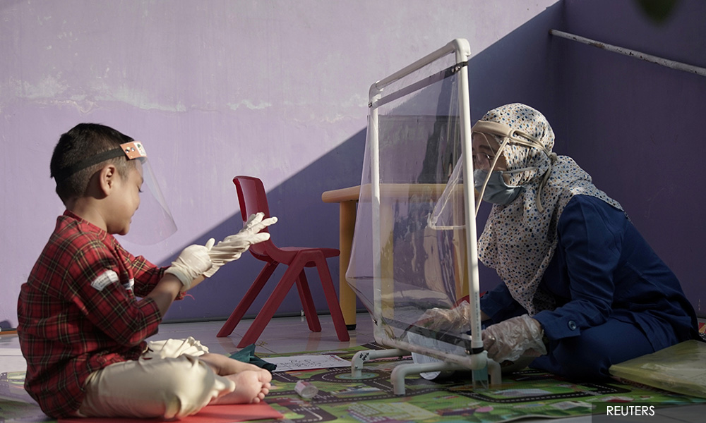 Indonesia kindergarten explores new ways to teach over pandemic