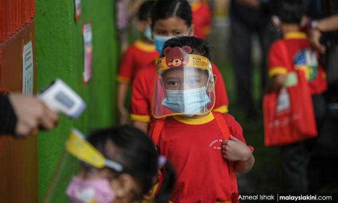 Murid prasekolah, Tahun 1 dan 2 mula bersekolah hari ini