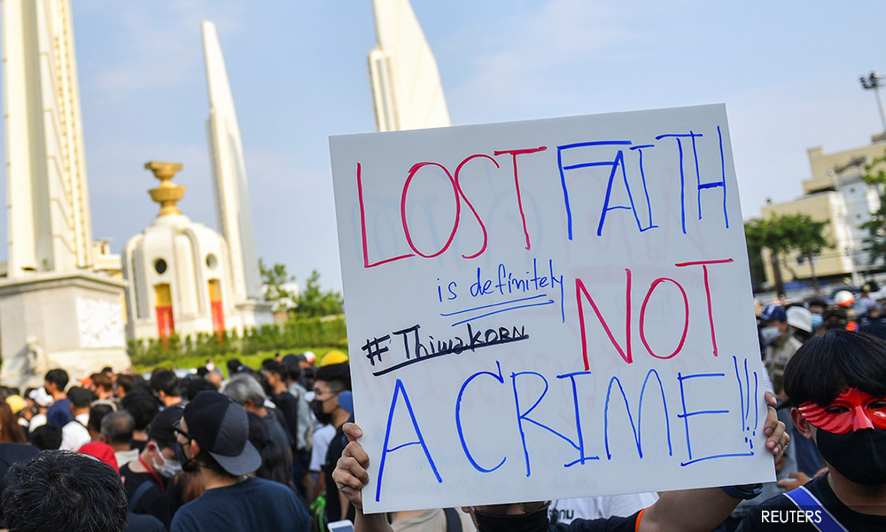 Thai protesters call for government to resign