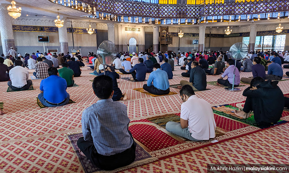 Tak perlu lagi bawa sejadah, warga asing boleh sertai solat jemaah