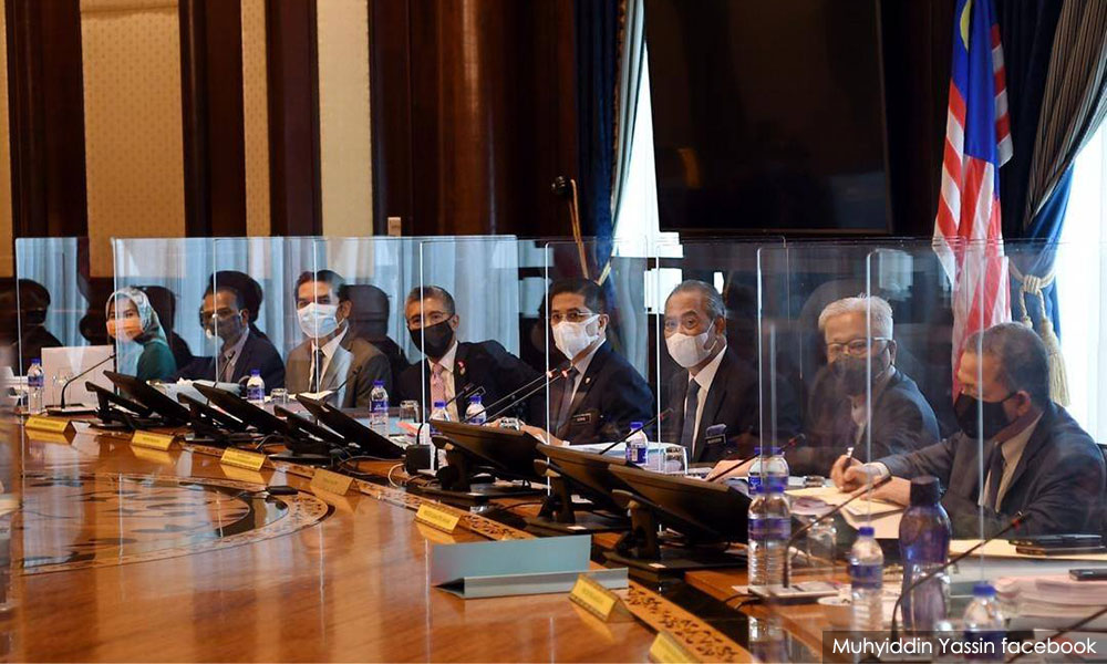 Transparent barriers installed during cabinet meeting