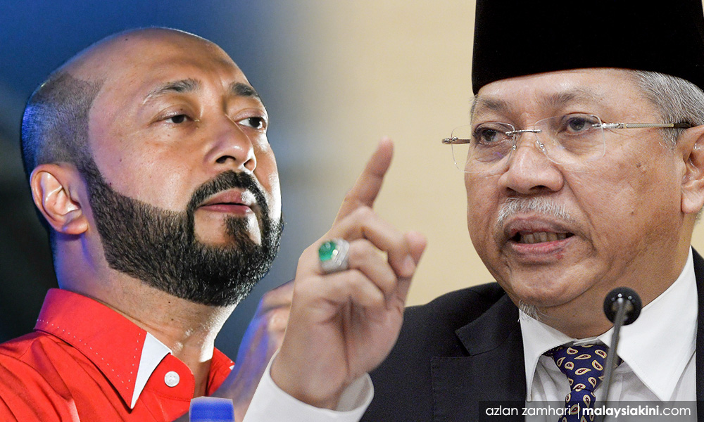 Mukhriz ketinggalan 20 tahun di belakang, kata Annuar