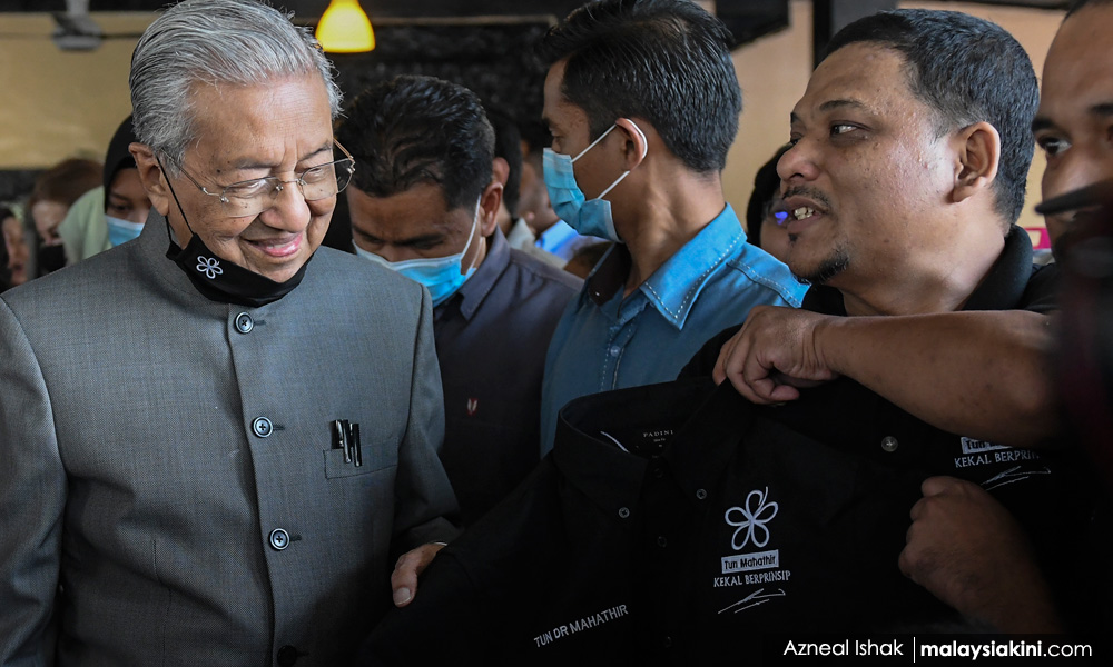 Bersatu merah vs Bersatu hitam: Menang jadi arang, kalah jadi abu