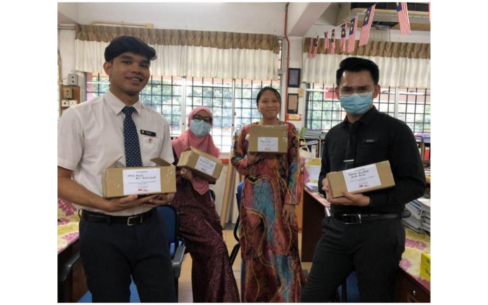 Singaporean High Commission of KL contributes RM15,000 worth of healthcare and teaching supplies
