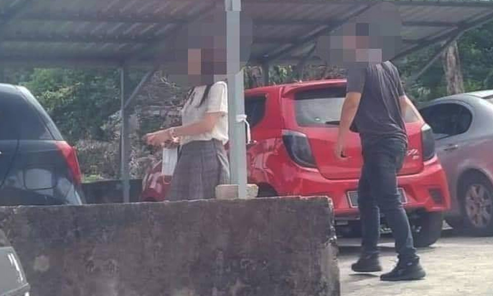 ‘Gelang pink’ kedai haiwan disangka gelang kuarantin