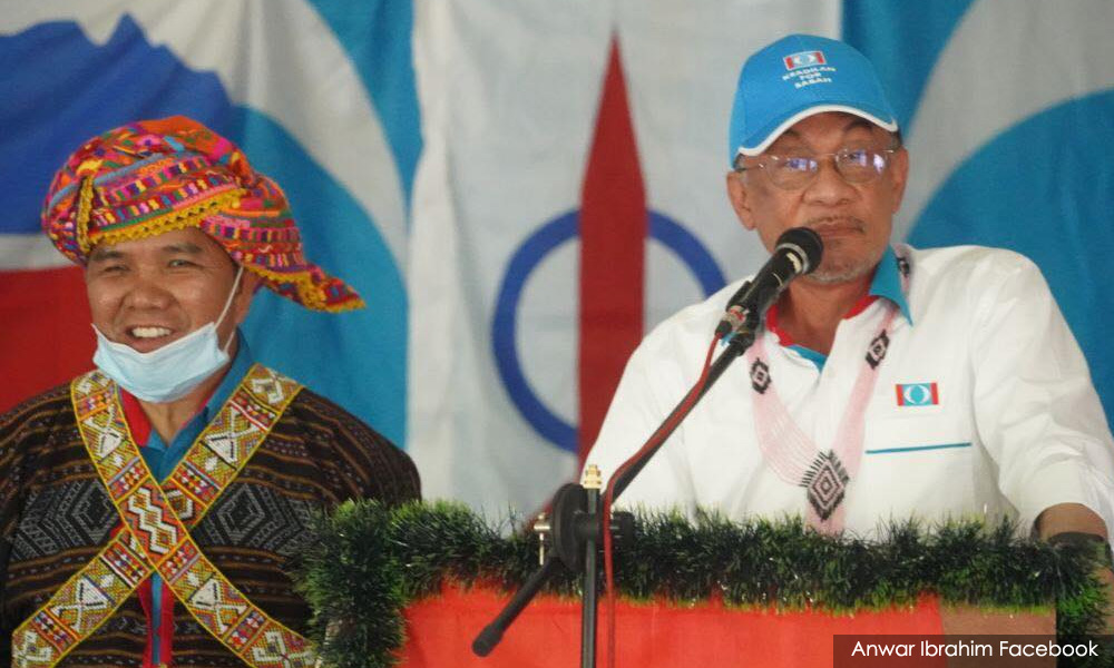 On whirlwind blitz, Anwar canvasses for PKR across 7 constituencies in a day